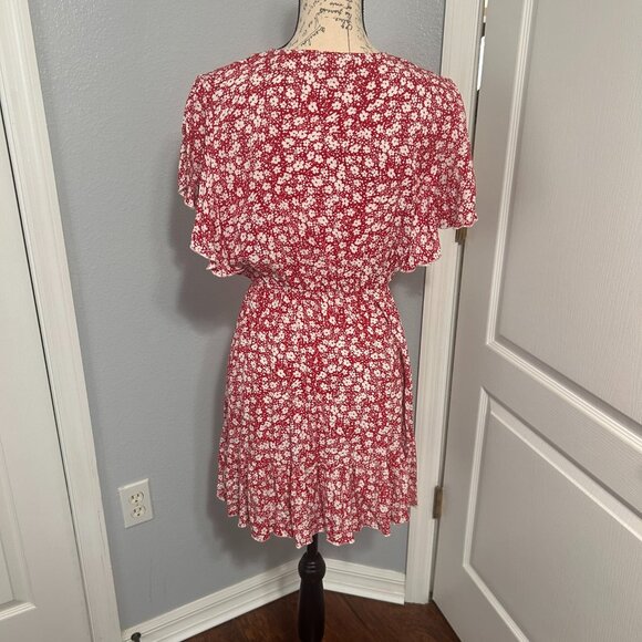 Red and White Floral Flutter Sleeve Mini Dress size Large - Picture 2 of 5